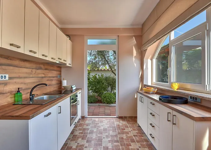 Teuta_commodious At The 아파트